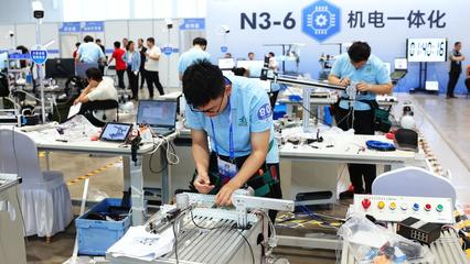 毫厘之間展技藝，智能工廠進(jìn)賽場(chǎng)——106個(gè)賽項(xiàng)亮相第二屆山東省職業(yè)技能大賽網(wǎng)絡(luò)技術(shù)開發(fā)